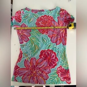 Lilly Pulitzer Small tee shirt GUC floral tropical flower pattern blue red pink